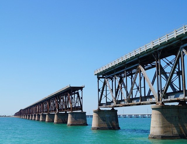railway-bridge-2272942_640